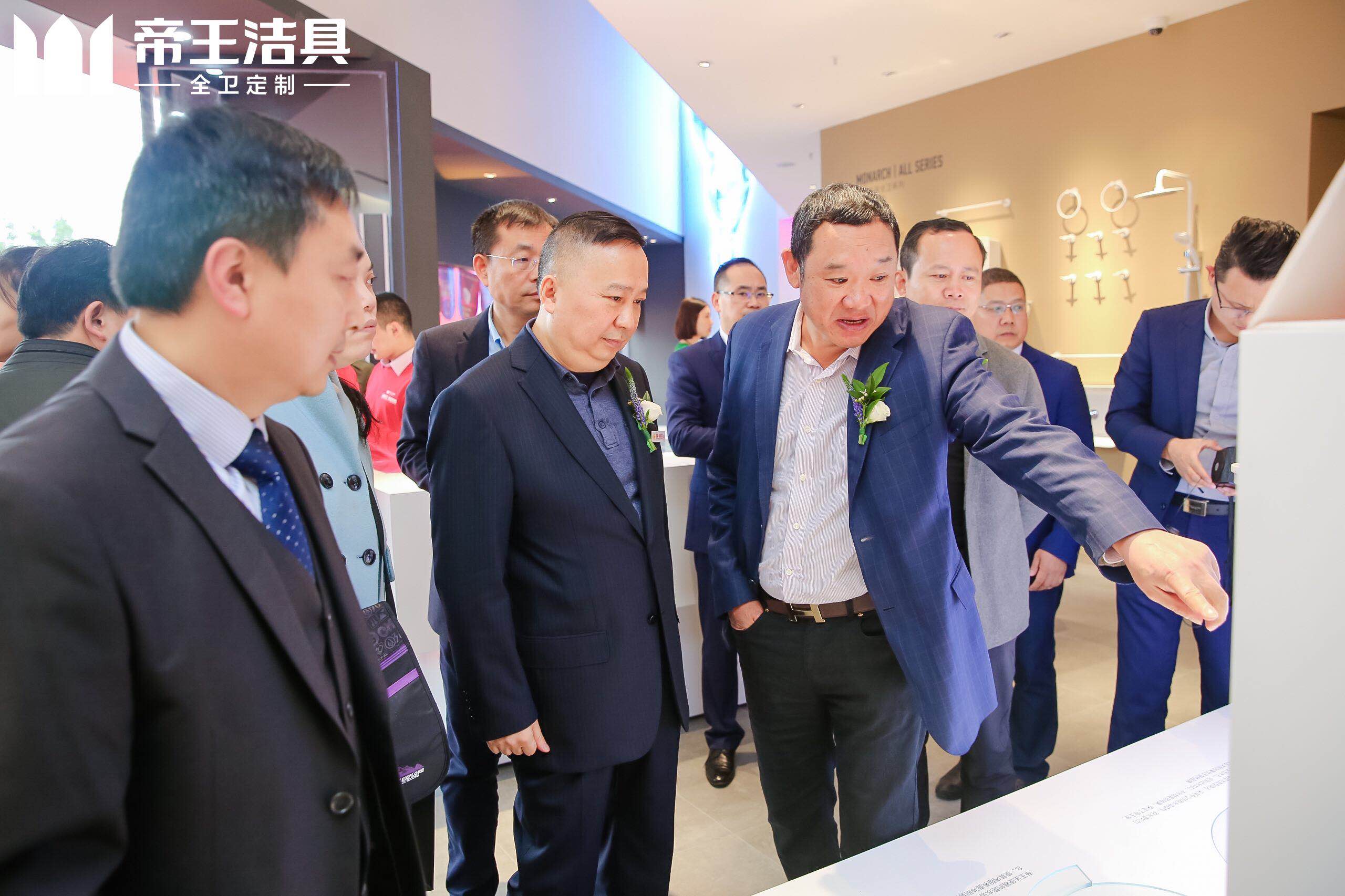 帝王潔具衛(wèi)浴空間定制生活館剪彩儀式 帝王潔具衛(wèi)浴空間定制生活館剪彩儀式